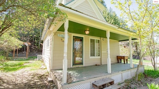 6962 Oak St, Bonners Ferry, ID 83805