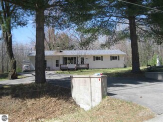 1429 S Forest Lake Dr, Alger, MI 48610