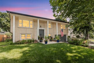 376 Hilkert Ct, Crystal Lake, IL 60014