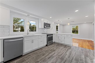 76 Forsythia Ln, Cranston, RI 02921