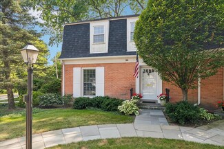 744 Oak St Unit 744, Winnetka, IL 60093