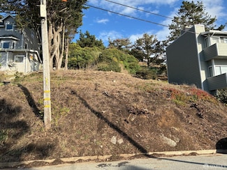 547 Farallon Ave, Pacifica, CA 94044