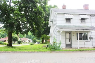 32 Hemlock St, Ellsworth, PA 15331