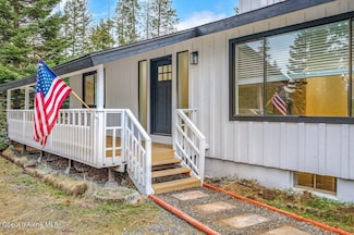 16 Beers Humbird Rd, Sagle, ID 83860