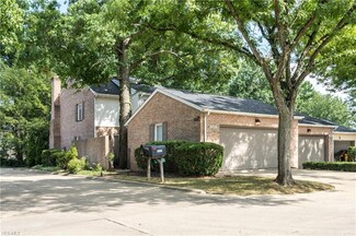 2592 Falmouth Rd, Fairlawn, OH 44333