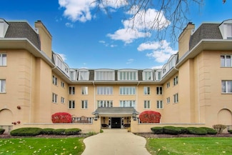 75 6th Ave Unit 204, La Grange, IL 60525