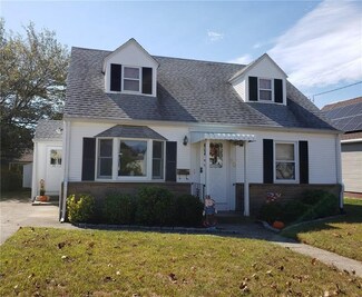 20 Oakland Dr, West Warwick, RI 02893