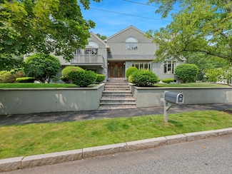 22 Orsini Dr, Wakefield, MA 01880
