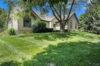 13724 Pembroke Cir, Overland Park, KS 66224