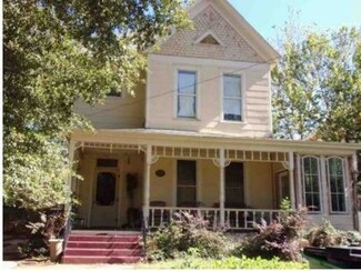 606 May St, Palestine, TX 75801