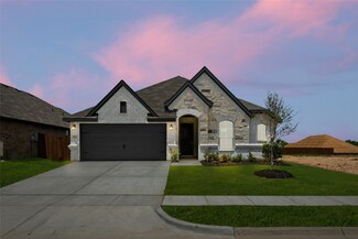 925 Madeline Ln, Cleburne, TX 76033