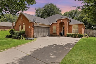 708 Hummingbird Trail, Crowley, TX 76036