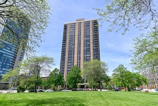 929 N Astor St Unit 605, Milwaukee, WI 53202