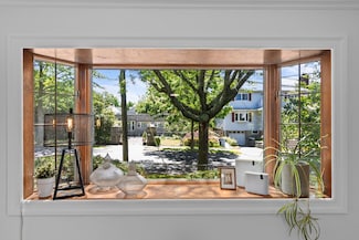 25 Bay St, Bronx, NY 10464