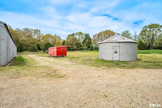 311 2nd St, Forest City, IL 61532