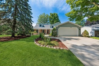 523 Sandy Ln, Libertyville, IL 60048