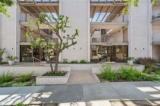1995 Molino Ave Unit 301, Signal Hill, CA 90755