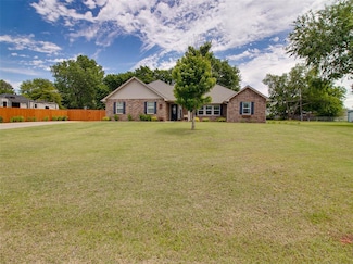 1015 N 3rd Ave, Stroud, OK 74079