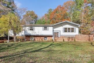 821 Anne Ave W, Hendersonville, NC 28739