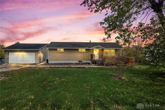 3298 Cedarwood Rd, Fairborn, OH 45324