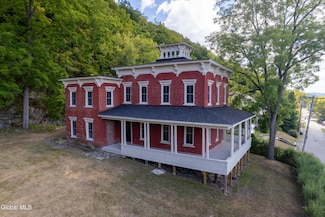 8 N Mountain St, Whitehall, NY 12887