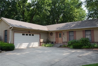 8303 Bradfords Gate, Olmsted Falls, OH 44138