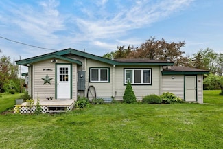 28 Hilltop Rd, Alburgh, VT 05440