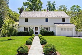 16 Standish Dr, Scarsdale, NY 10583