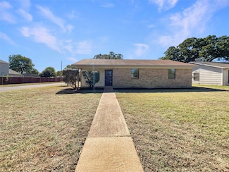 928 Shady Oaks Dr, Kennedale, TX 76060