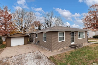 210 W 19th Ave, Coal Valley, IL 61240