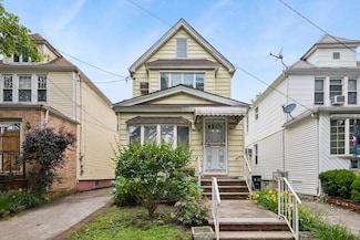 8913 69th Ave, Forest Hills, NY 11375