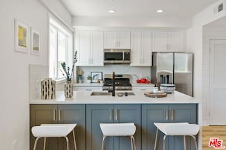 14651 W Sara Ln, Panorama City, CA 91402