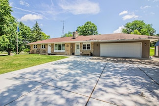 W222N8150 Plainview Pkwy, Sussex, WI 53089