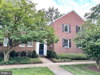 6727 W Wakefield Dr Unit J, Alexandria, VA 22307