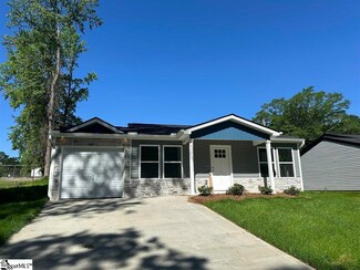 832 Fairwood Dr, Woodruff, SC 29388