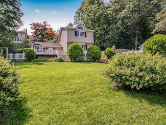 17 Shenorock Dr, Yorktown Heights, NY 10598