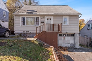 218 Seeley Rd, Syracuse, NY 13224