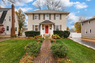 324 E Harrison Ave, Wheaton, IL 60187