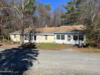 40 Opeechee St, Lanesborough, MA 01237