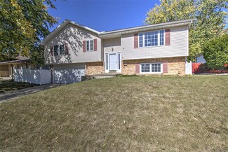 2120 W Ravina Park Rd, Decatur, IL 62526