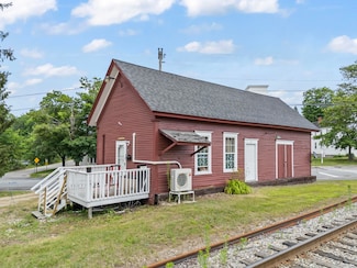 63 Elm St, Mechanic Falls, ME 04256