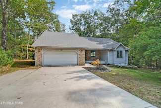 151 Saint George Dr, Crossville, TN 38558