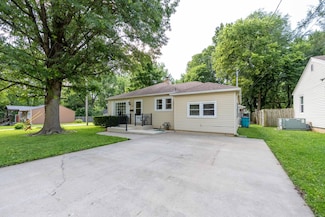220 E Portland St, Springfield, MO 65807