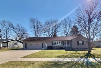 623 W Smith St, Gibsonburg, OH 43431