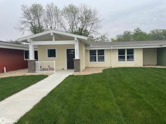 302 Oak Hill Ct, Clear Lake, IA 50428