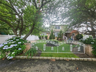 413 51st St, Lindenhurst, NY 11757