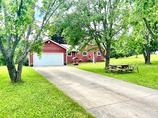 5969 Bayou Dr, Cheboygan, MI 49721