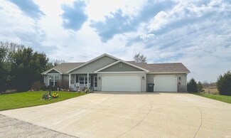 3310 W Wolf Lake Rd, Albion, IN 46701