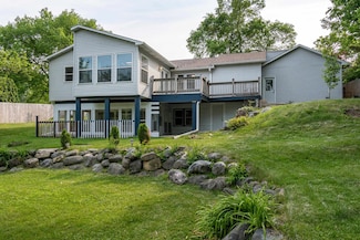 6118 Old Middleton Rd, Madison, WI 53705