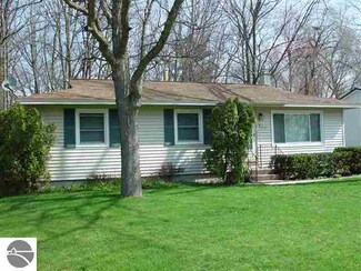877 Centre St, Traverse City, MI 49686